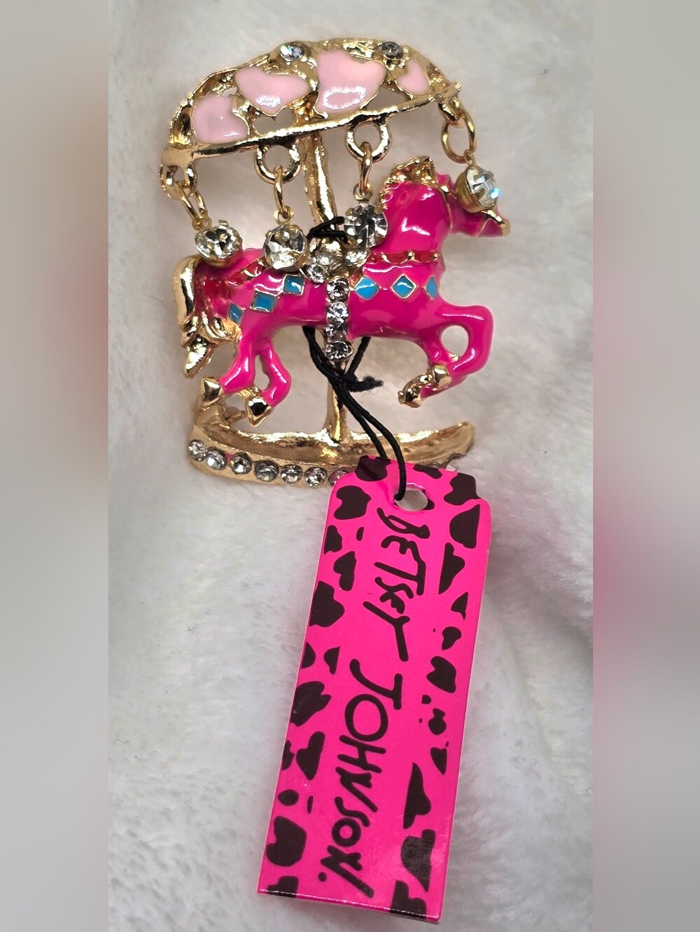 BETSEY JOHNSON Pink Horse Carousel Goldtone Rhinestone Brooch Pendant NWT Betsy